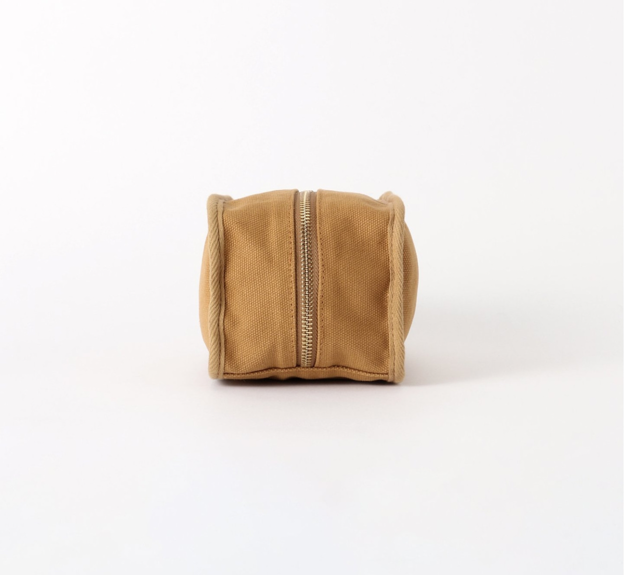 【BISOU×L’EAU】multi pouch M BISOU公式】BISOU×L'EAUコラボレーションポーチM(キャメル